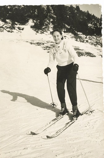 mom-skiing